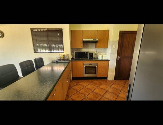 3 BEDROOM TOWNHOUSE FOR SALE IN ELDORAIGNE